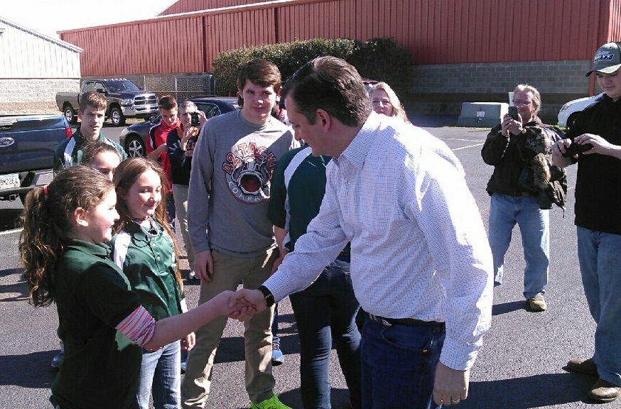 Cruz"ing" through the line greeting members of the Habersham Archery Team. The chance encounter took place in a parking lot at the National Fairgrounds in Perry, GA. (PHOTO/Phil and Jason Hogan)