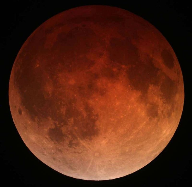 Lunar_eclipse_April_15_2014_California_Alfredo_Garcia_Jr1