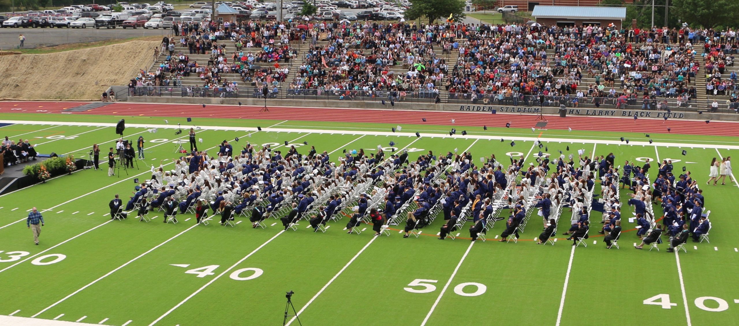 HCHS caps in the air 2016
