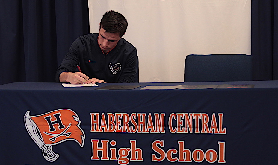 Tre' Luttrell signing ceremony