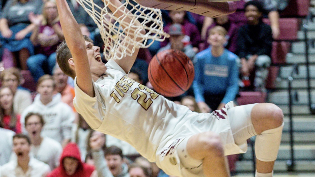 luke-chism-dunk-2019-ryan-coker