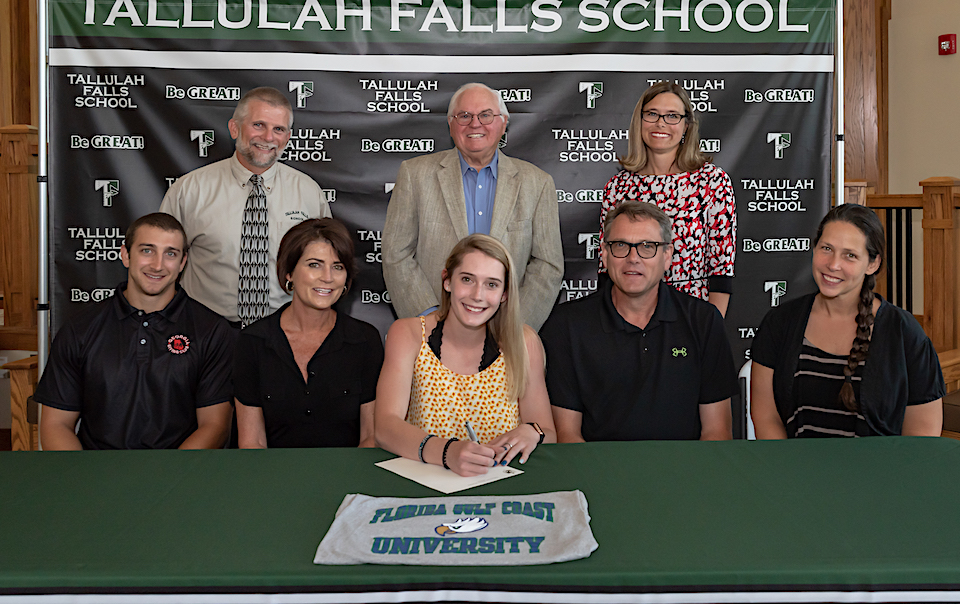 05072019 Isabeau Keene signs-7