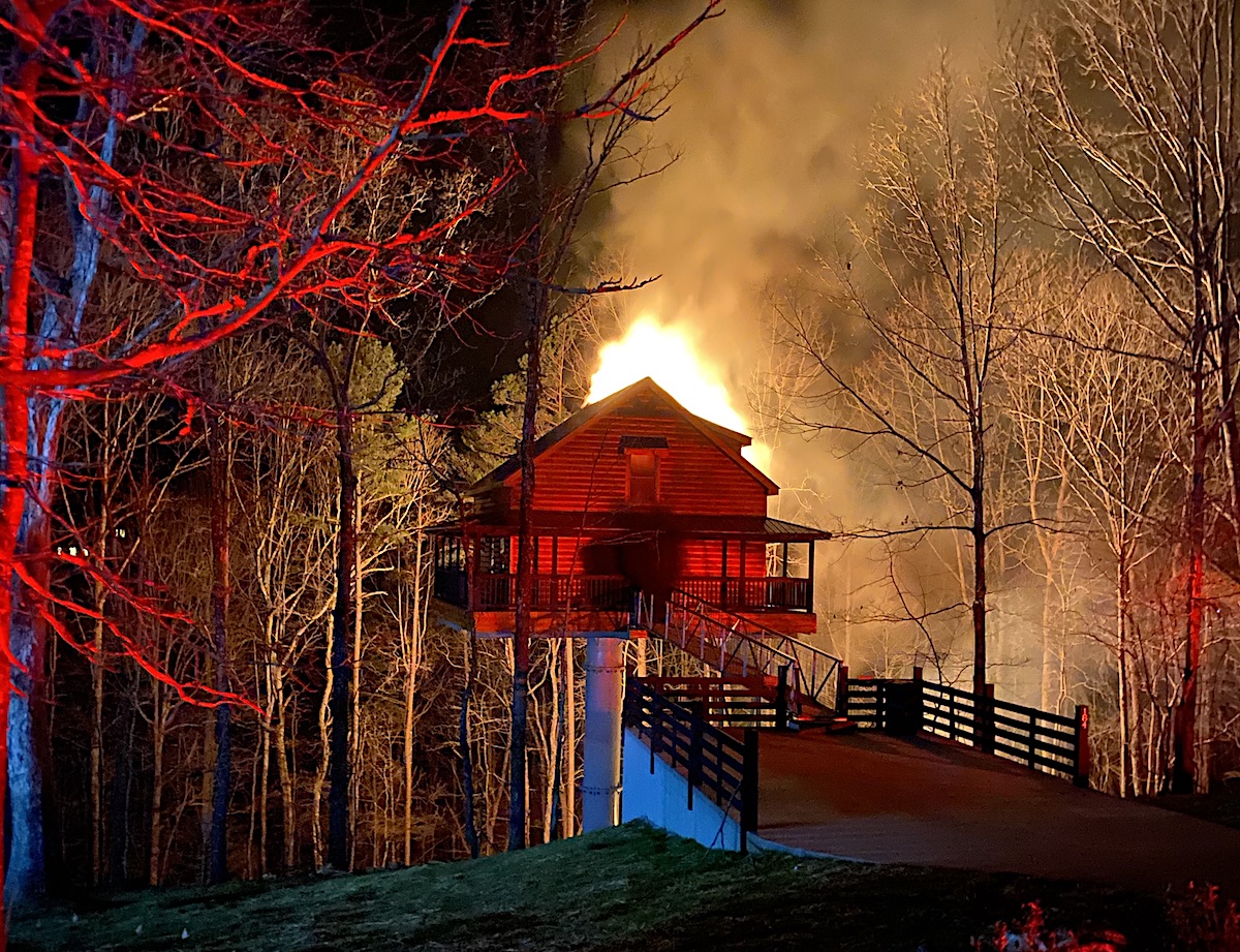 treehouse : pedestal house fire