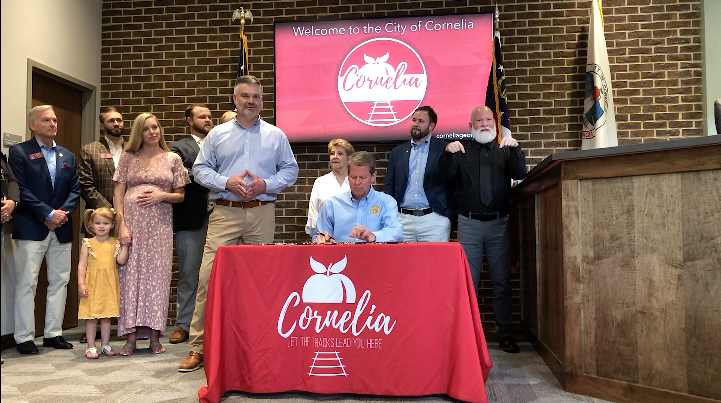 Anderson with Kemp at Cornelia City Hall