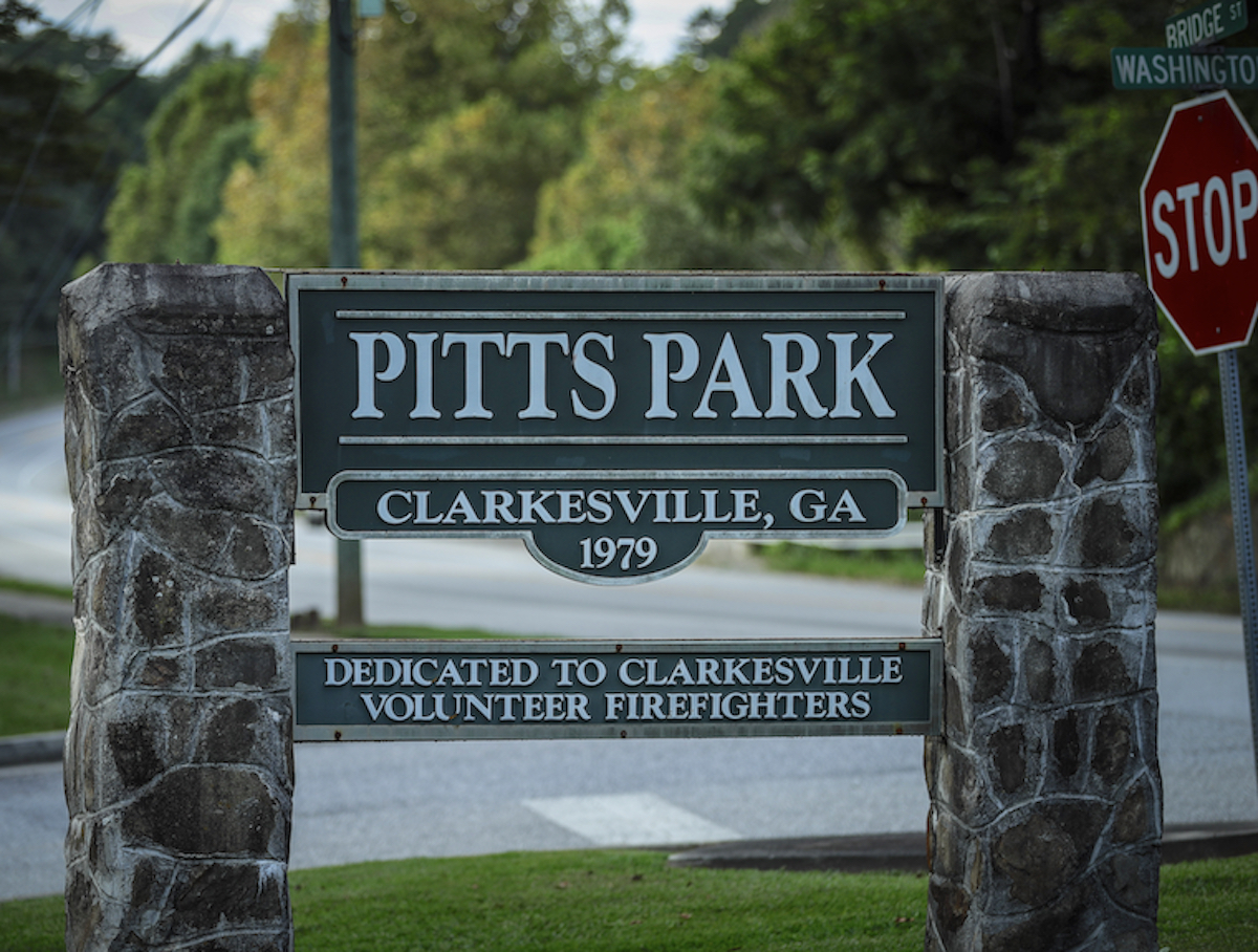 Pitts-Park-sign