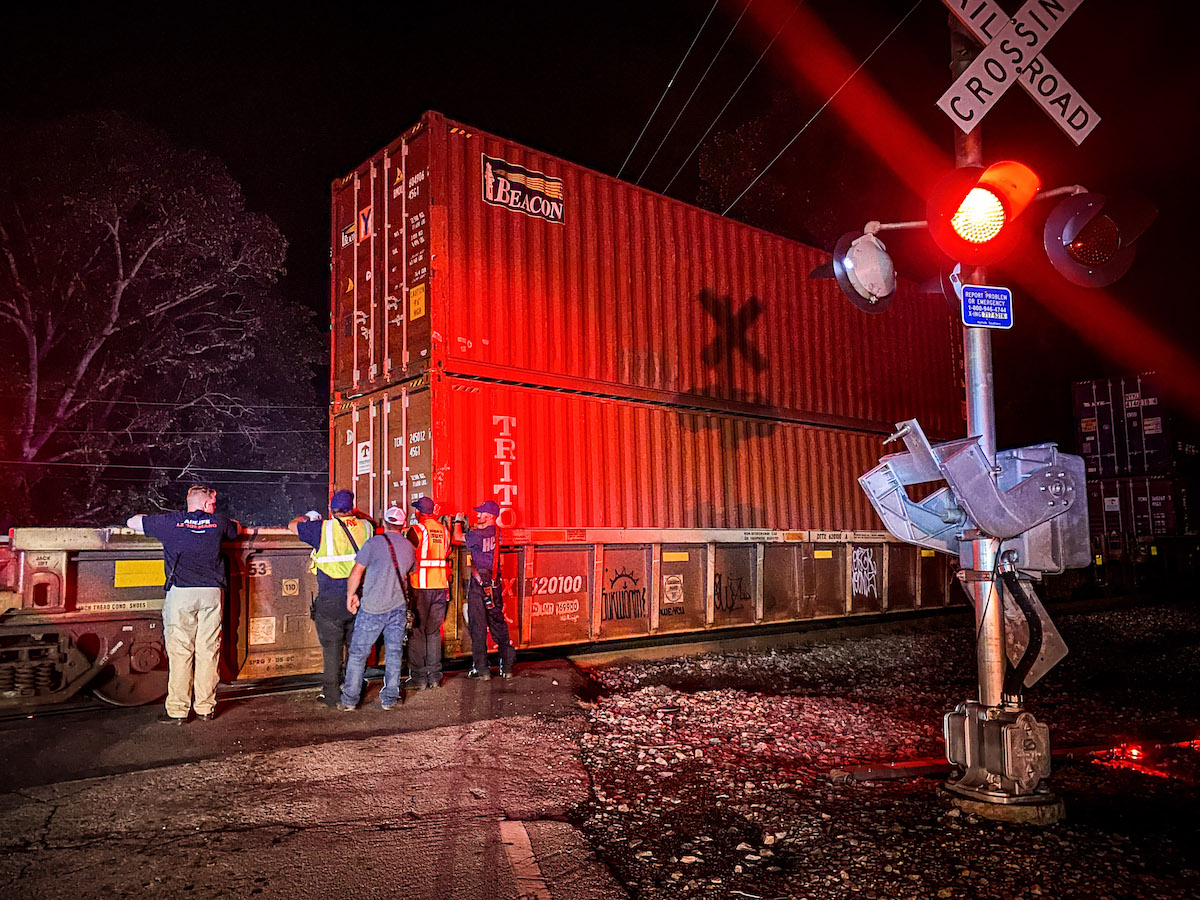 Train hits SUV in Alto2
