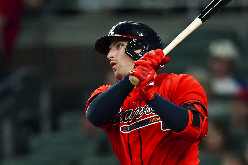 Braves hit 3 HRs off deGrom, beat Mets, tie for NL East lead