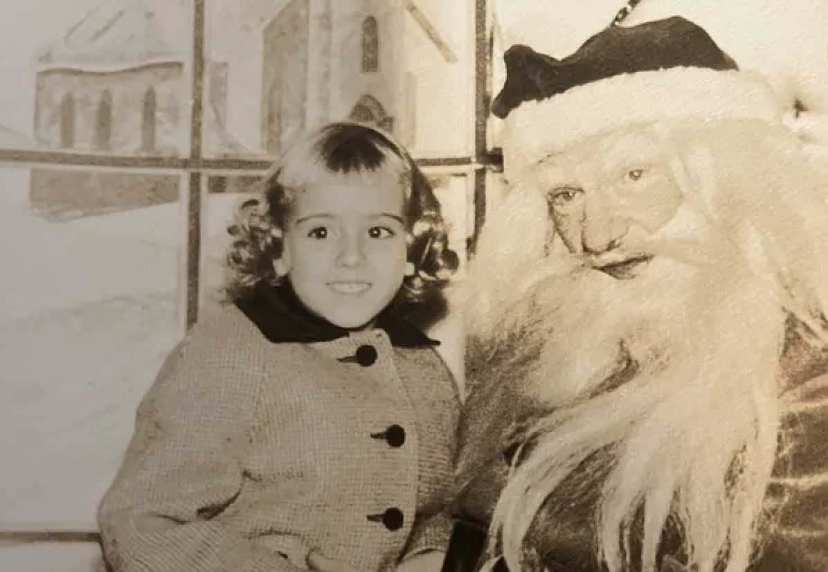5-year-old Lynn Walker Gendusa meets Santa