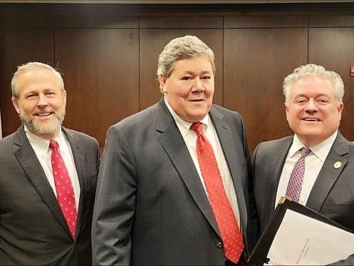 Judge Bill Oliver, center, with Judge B. Chan Caudell and Chief Judge Russell Smith