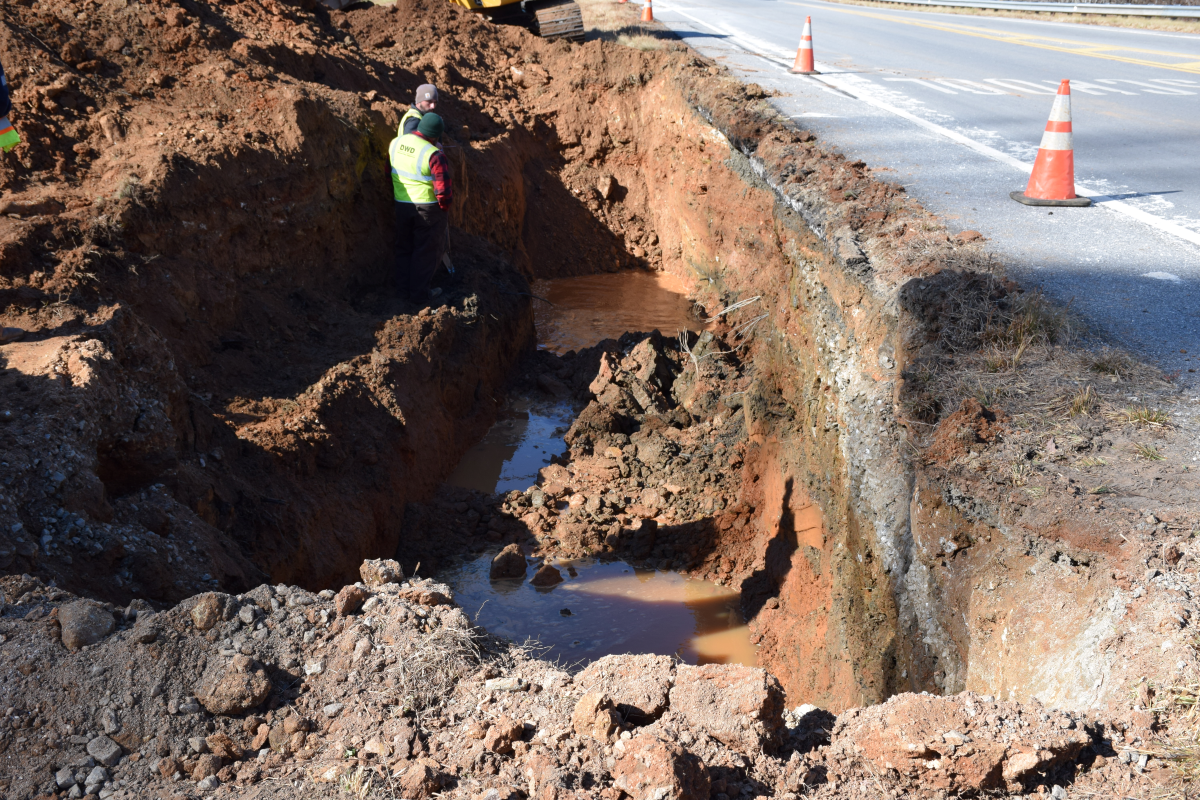 Demorest Utility crews at 105 leak