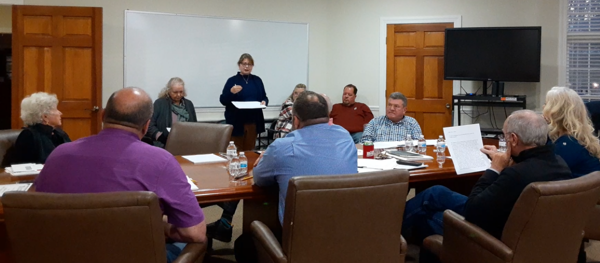 Kim Jackson addesses Clarkesville council