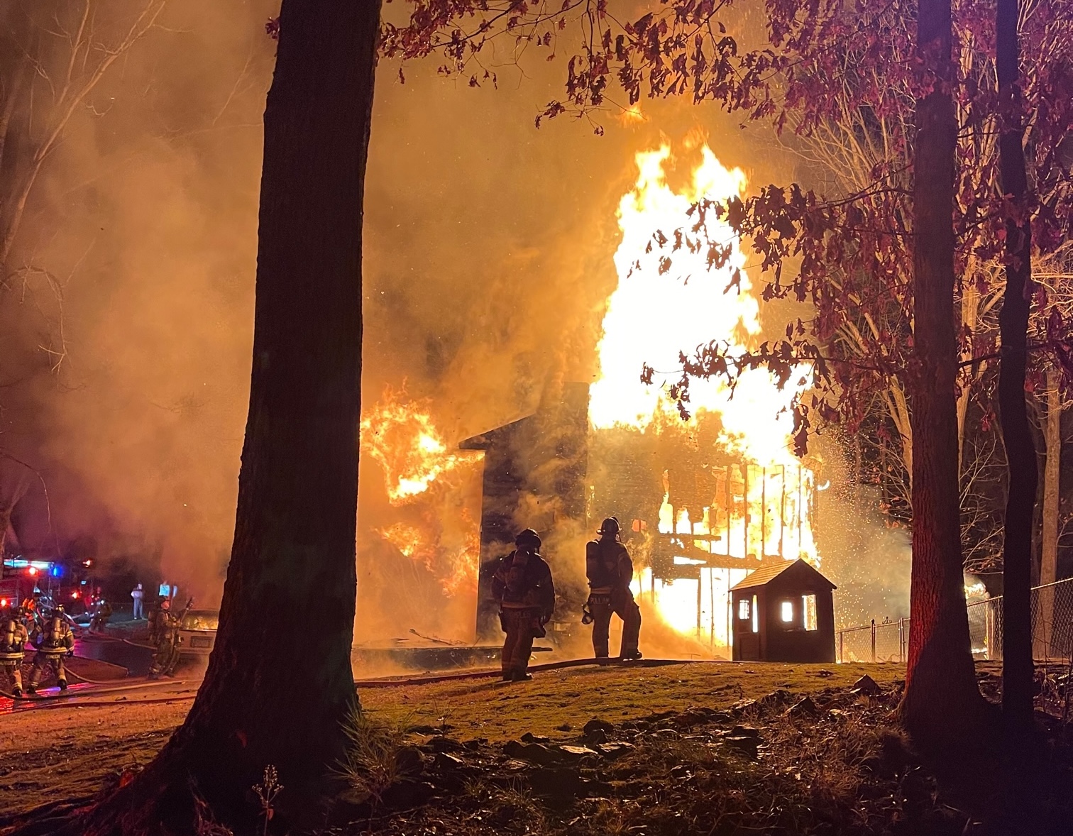 Lamplighter Cove Road fire