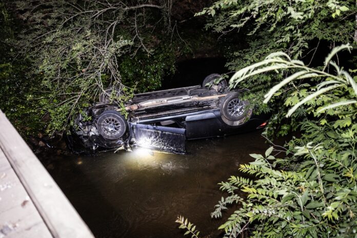 Deep Creek car wreck in Hollywood2