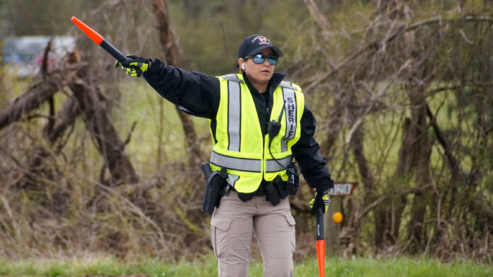 Habersham County SRO directs traffic