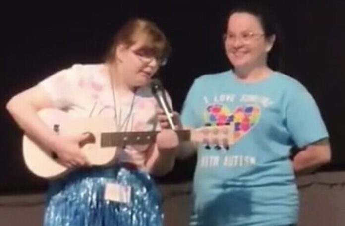 Talent show Riley Clark singing