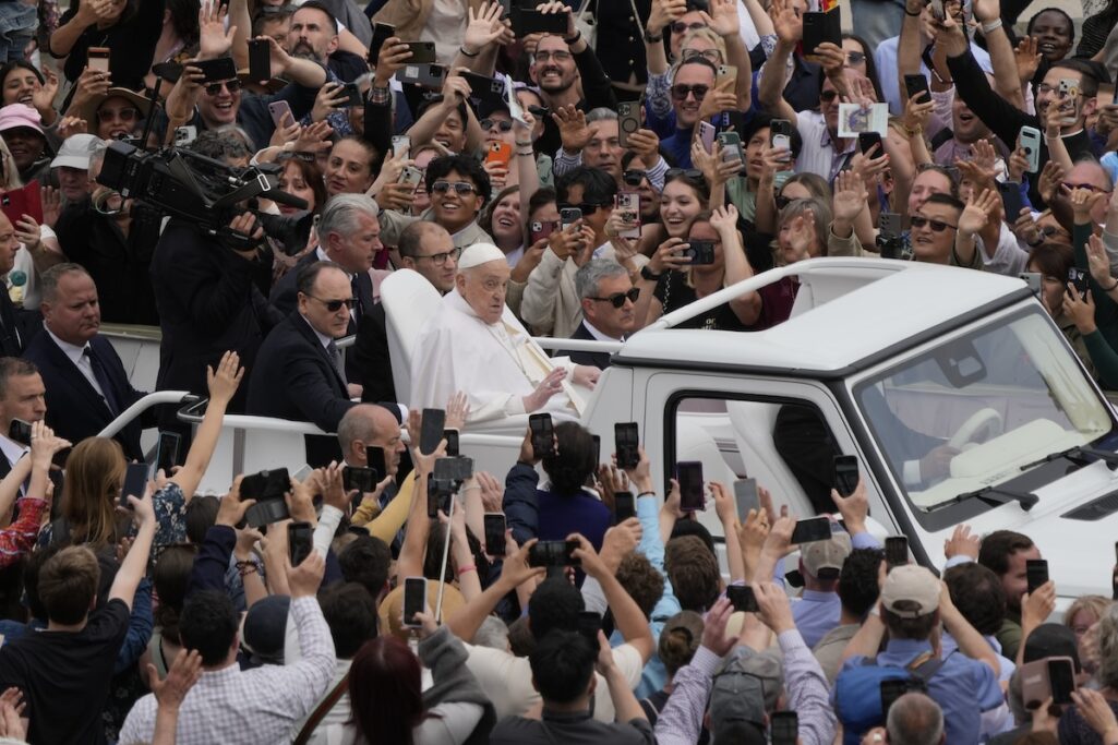 Pope Francis emerges from convalescence on Easter, delights crowd with popemobile tour