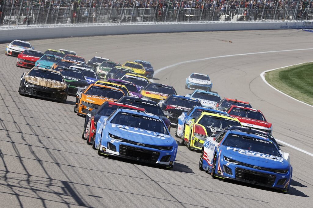 Kyle Larson wins again at Kansas, dominating for his 3rd NASCAR Cup Series win this season