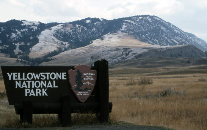 Yellowstone National Park sign at the North Entrance;Jim Peaco;October 1992