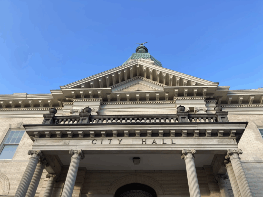 Local Athenians advocate against short term rentals at Mayor and Commission meeting