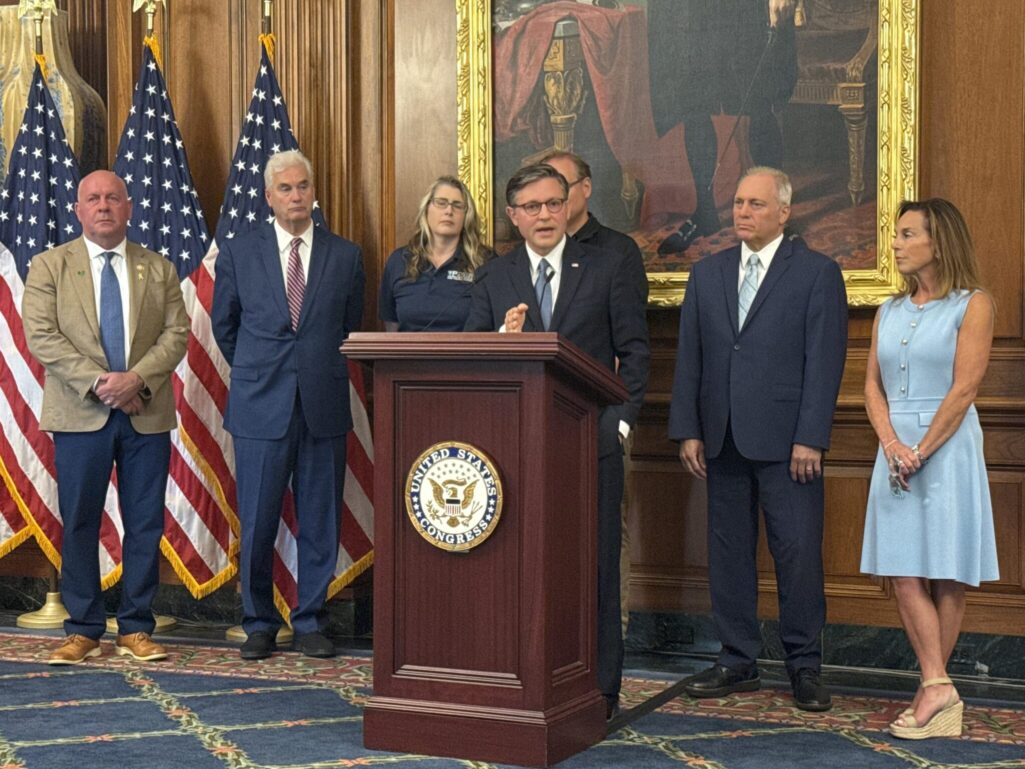 Despite shutdown deadline, little movement in Congress on spending deal