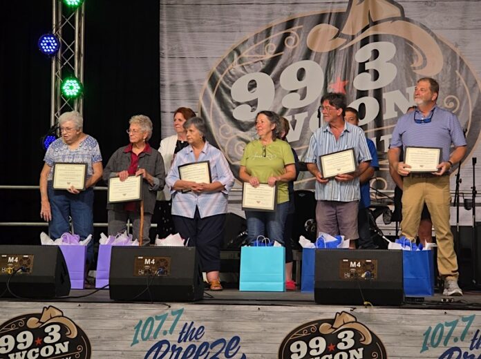 mountain fair group photo