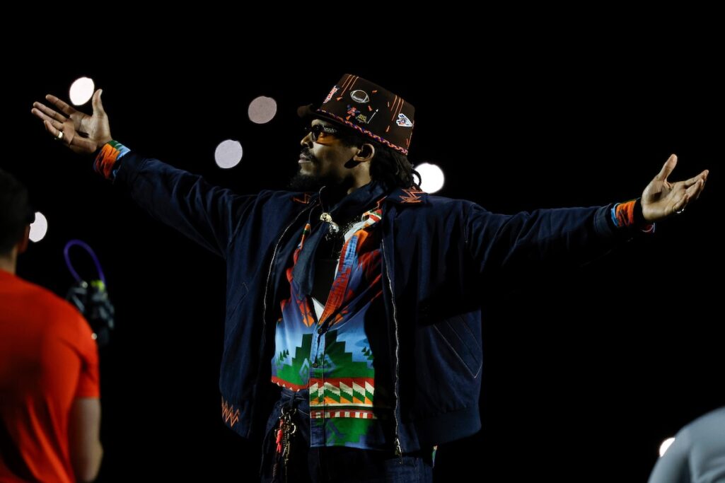 Auburn formally retires Cam Newton’s No. 2 jersey at halftime against rival Georgia