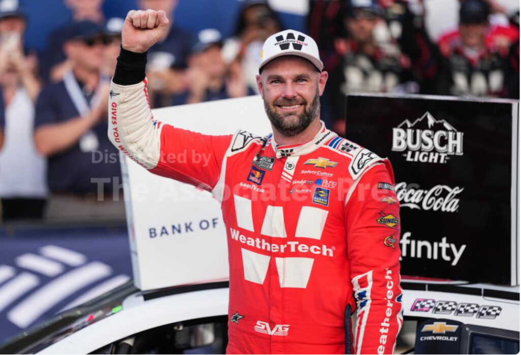 Shane van Gisbergen wins 5th straight road course race as Joey Logano narrowly advances in playoffs