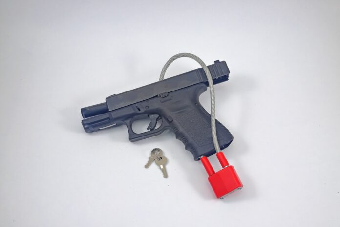 Pistol lock with open chamber for safety