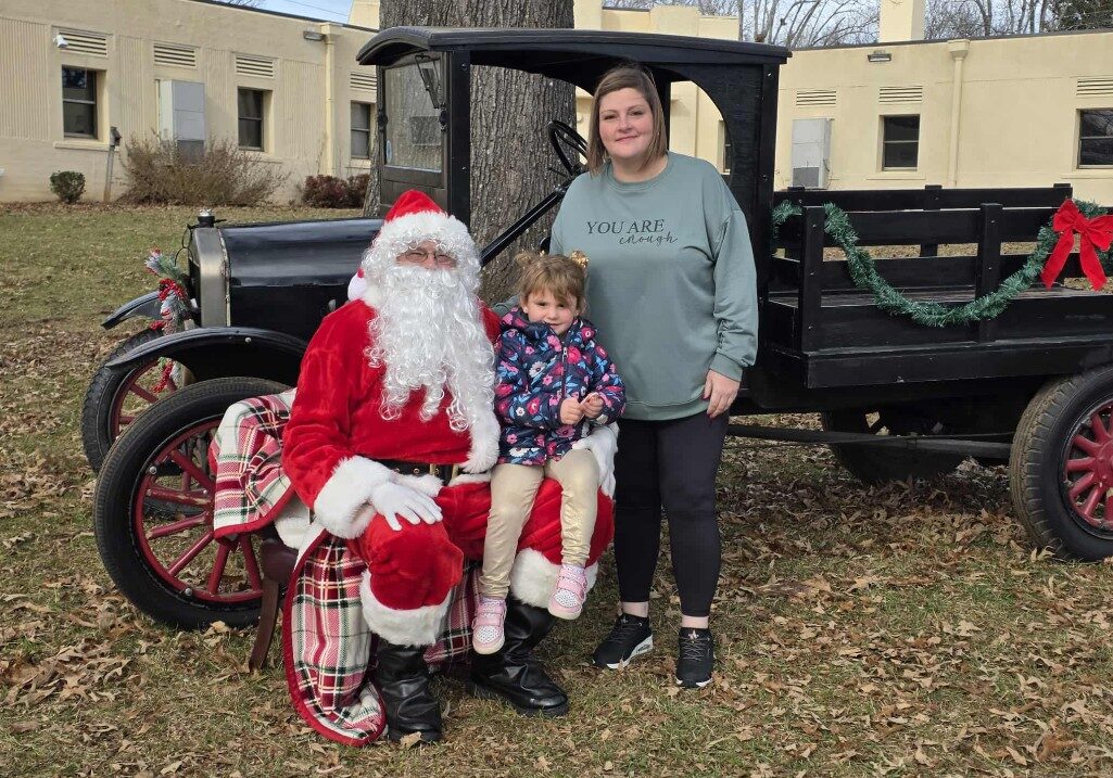 Joint police/fire Christmas event put Demorest at center of holiday cheer