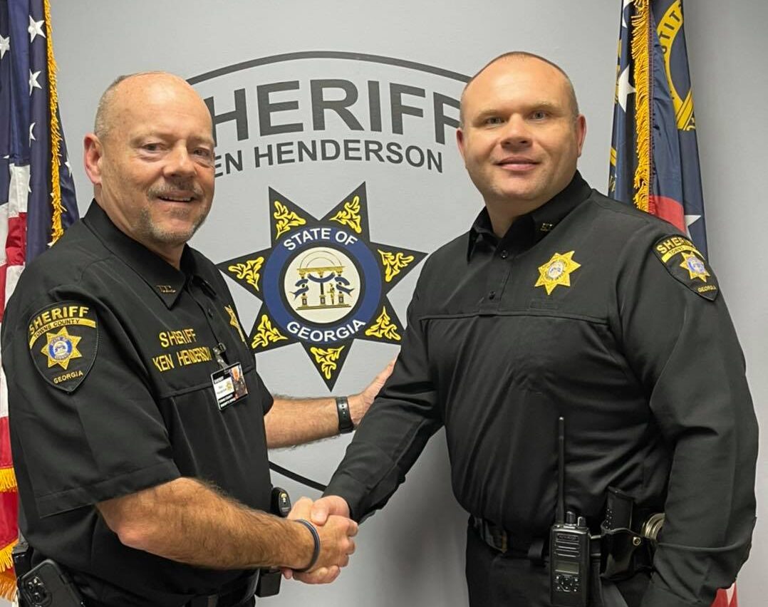 Former Sheriff Ken Henderson (L) congratulating Johnny McCoy (R)